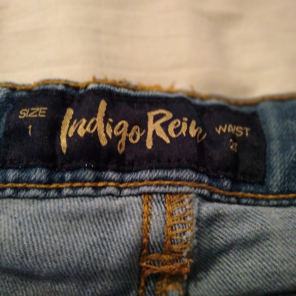 Shorts - Picture 2 of 3